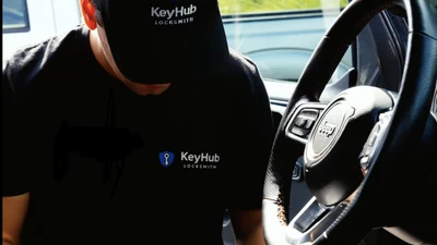 KeyHub Locksmith technician programming a new car key